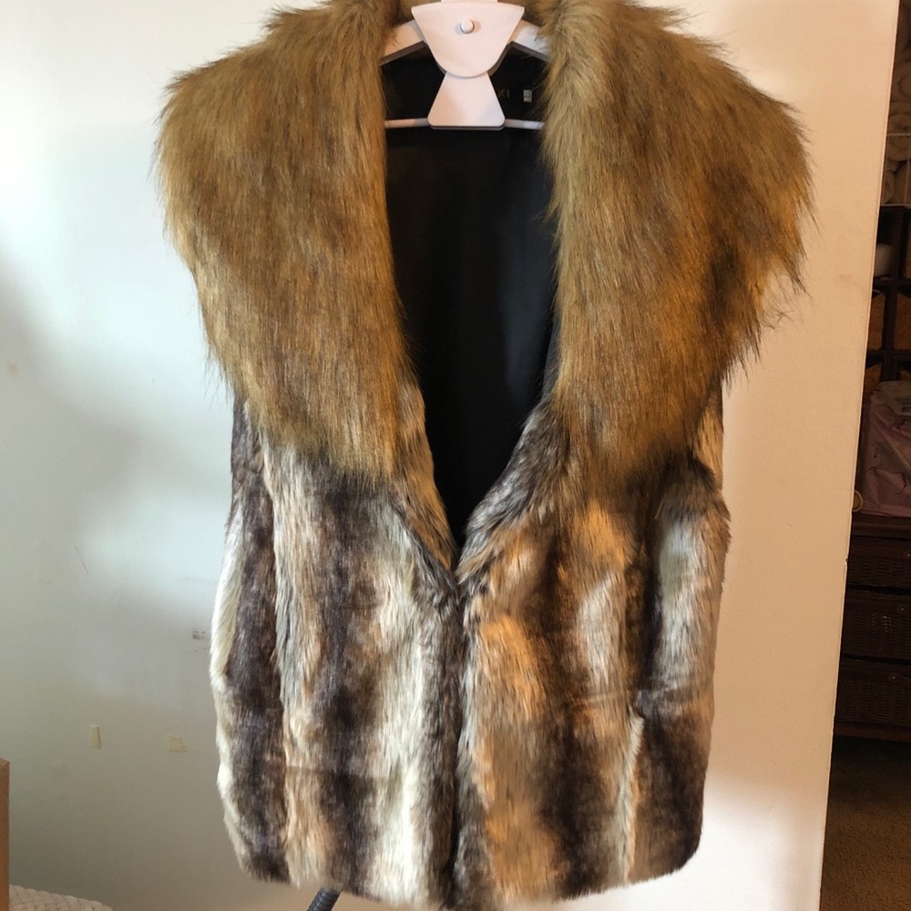 Shawl collar faux fur vest